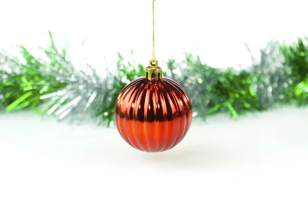 Kırmızı Noel top ve tinsel