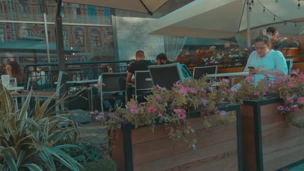 Nsanlar Bir Yaz Kafe Moskova Eylül 2018 Sakin — Stok video