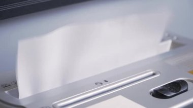 Shredder tarafından parçalanmış belge