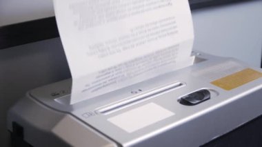 Shredder tarafından parçalanmış belge