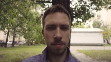 Duygu korku, korkmuş bir adam gösterir