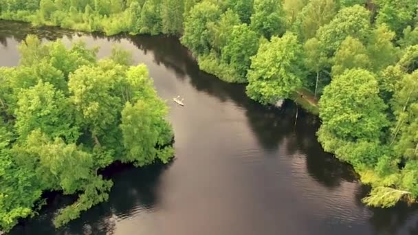 The boat in the lake — Stock Video