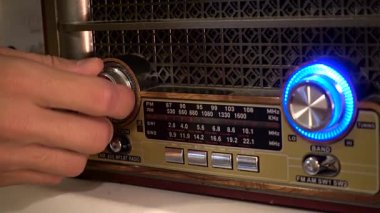 Retro radyo ses ayarı ayarlama