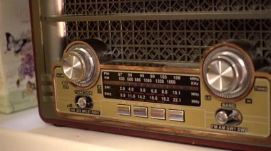 Retro radyo ses ayarı ayarlama