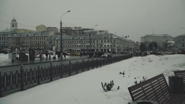 Enda Executive Bil Passerar Vägen Metropolen Förbi Businesscentret Moskva Januari — Stockvideo