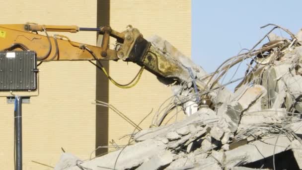 Equipamento Para Destruição Edifícios Ancinhos Detritos Nas Ruínas Canteiro Obras — Vídeo de Stock
