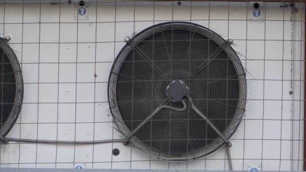 Fan Industrial Air Conditioner Rotates Rapidly Gradually Stopping Slow Rotation — Stock Video