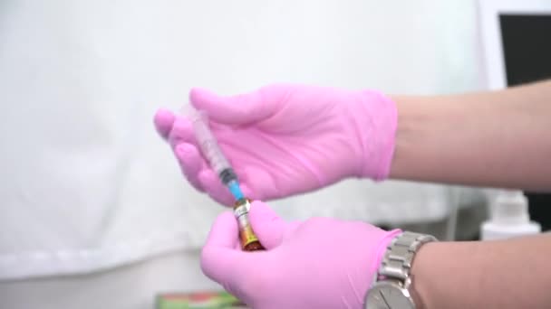 Médecin Remplit Seringue Médicament Pour Effectuer Injection Moscou Février 2019 — Video