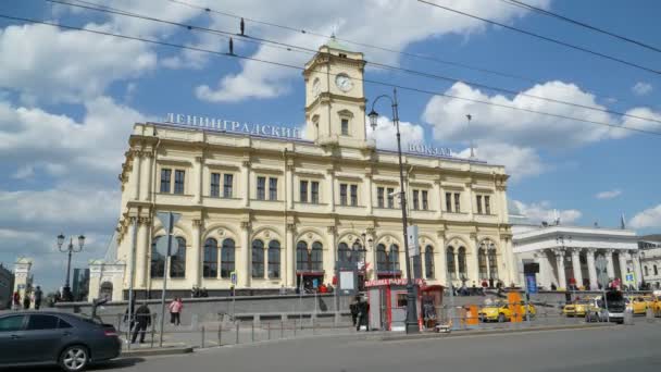 Edificio Estación Leningrado Moscú Aceleró Rodaje Del Bullicio Ciudad Alrededor — Vídeo de stock