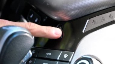 Araçtaki kişi alarm düğmesine basar