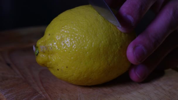 Lemon cut in half in the dark — Stock Video