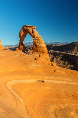 Hassas Arch, Utah, bir açık yaz akşamı itibariyle güzel sahne