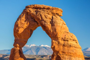 Hassas Arch, Utah, bir açık yaz akşamı itibariyle güzel sahne