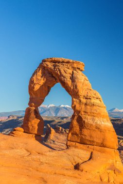 Hassas Arch, Utah, bir açık yaz akşamı itibariyle güzel sahne