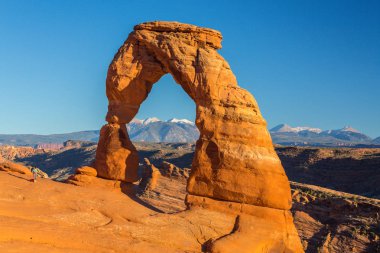 Hassas Arch, Utah, bir açık yaz akşamı itibariyle güzel sahne