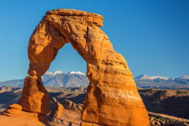 Hassas Arch, Utah, bir açık yaz akşamı itibariyle güzel sahne