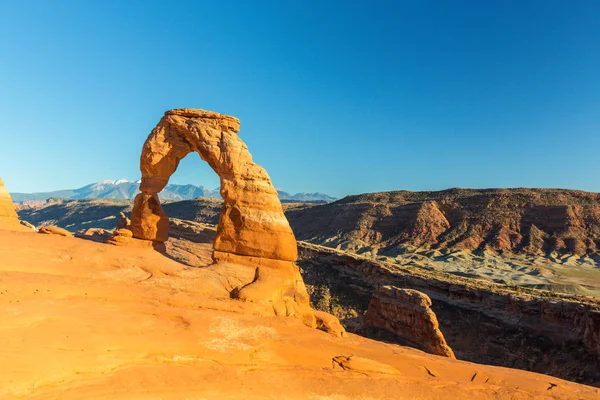 Hassas Arch, Utah, bir açık yaz akşamı itibariyle güzel sahne