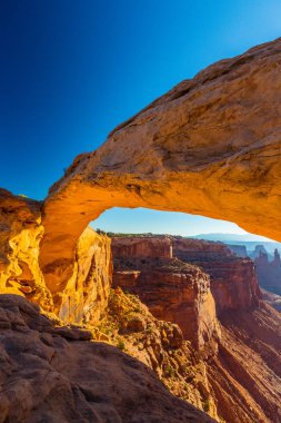 Arches Ulusal Parkı, Utah, yaz aylarında parlak sahne