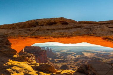 Arches Ulusal Parkı, Utah, yaz aylarında parlak sahne