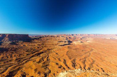 Arches Ulusal Parkı, Utah, yaz aylarında parlak sahne