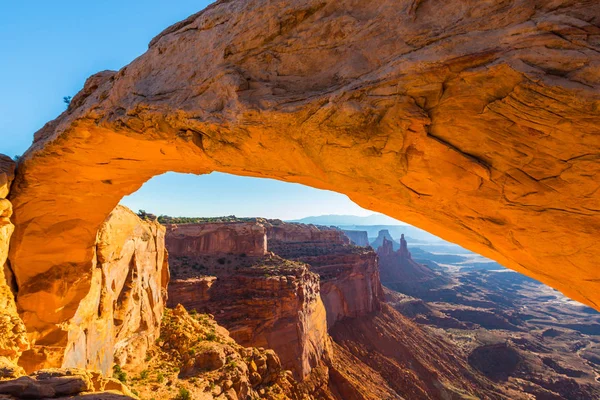 Arches Ulusal Parkı, Utah, yaz aylarında parlak sahne