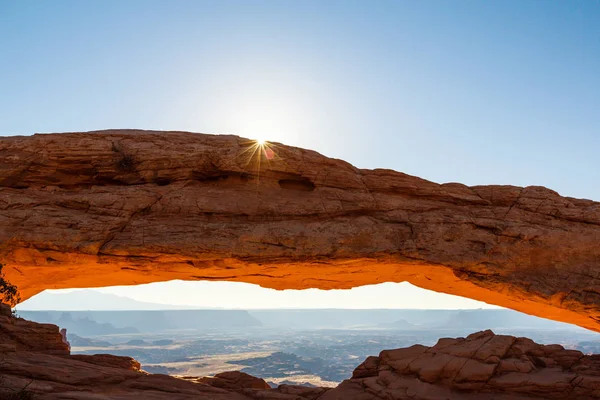 Arches Ulusal Parkı, Utah, yaz aylarında parlak sahne
