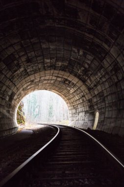 Avrupa'nın uzak dağ bölgesinde eski demiryolu