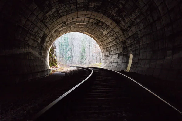 Avrupa'nın uzak dağ bölgesinde eski demiryolu