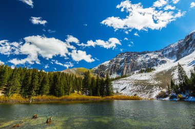 Parlak güneşli bir günde Telluride, Colorado'da güzel sonbahar sahne
