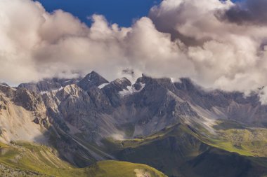 Pala dağ Grup, İtalyan Dolomites Alpleri'nde, fırtına cennet sonbaharda altında