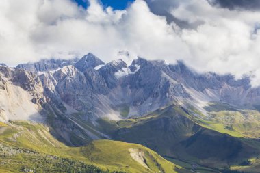 Pala dağ Grup, İtalyan Dolomites Alpleri'nde, fırtına cennet sonbaharda altında