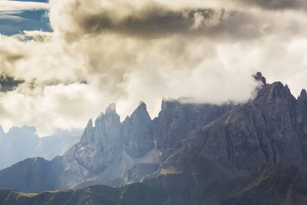 Pala Dağ Grup Talyan Dolomites Alpleri Nde Fırtına Cennet Sonbaharda — Stok fotoğraf