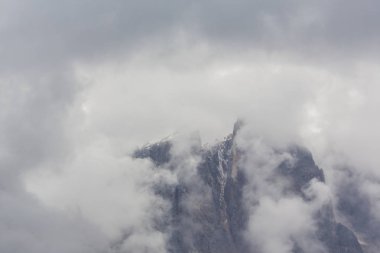 Etkileyici sahne ve dolomit Alpleri'nde cloudscpae