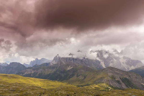 白云山阿尔卑斯山的风景和 Cloudscpae — 图库照片