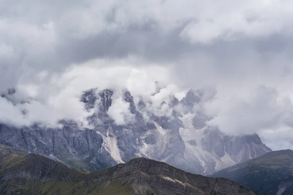 Görkemli Zirveler Yağmur Bulutları Içinde Talyan Dolomit Alps Yaz — Stok fotoğraf