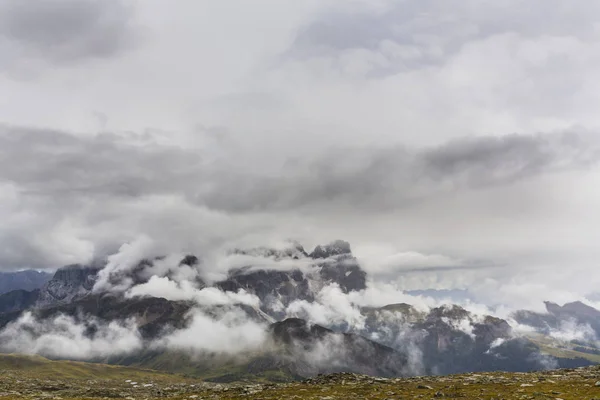 Majestuosos Picos Nubes Lluvia Los Alpes Dolomitas Italianos Verano — Foto de Stock