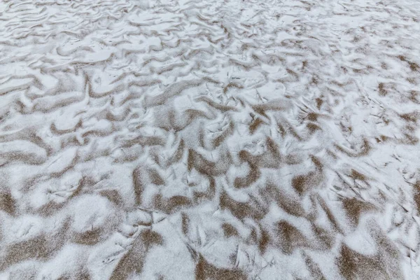 Abstrakta Sanddyner Vild Flodstrand Täckta Med Nysnö Pulver — Stockfoto