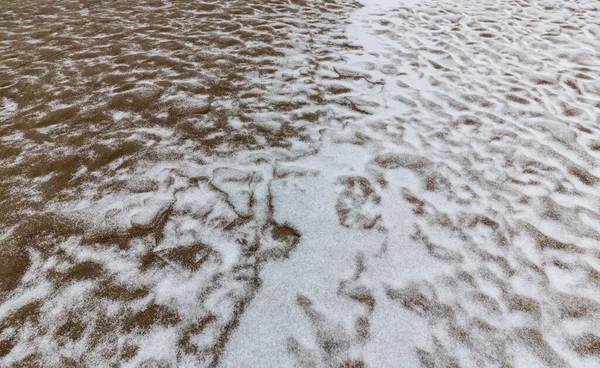 Abstrakta Sanddyner Vild Flodstrand Täckta Med Nysnö Pulver — Stockfoto