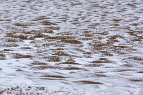 Abstrakte Sanddünen Einem Wilden Flussufer Bedeckt Mit Frischem Schneepuder — Stockfoto