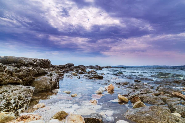 Klippformationer Vid Adriatiska Havet Sommaren Varmt Kvällsljus — Stockfoto