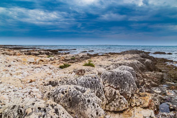 Formațiuni Stâncoase Marea Adriatică Timpul Verii Sub Lumină Caldă Seara — Fotografie, imagine de stoc