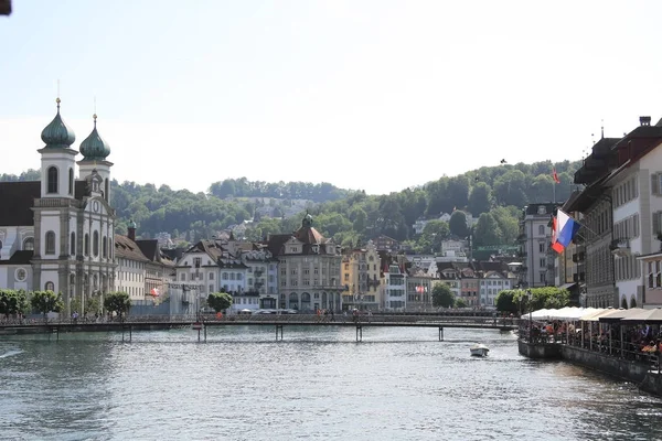 Stadtbild Von Luzern Menschen Cafés Wasser Auf Der Strasse Der — Stockfoto
