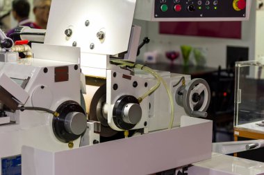 yüksek hassasiyetli merkezsiz öğütme makinesi atölyede endüstriyel için