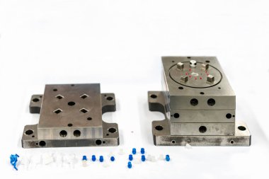 Yüksek hassasiyet ve kaliteli cnc makineleme merkezi malzemesi ile plastik numune parçasıyla üretilen plastik enjeksiyon metal küf üretimi