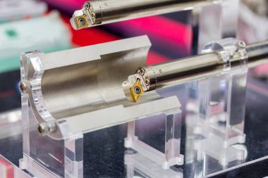 Torna makinesi için model kesme aracı ve çalışma aracı