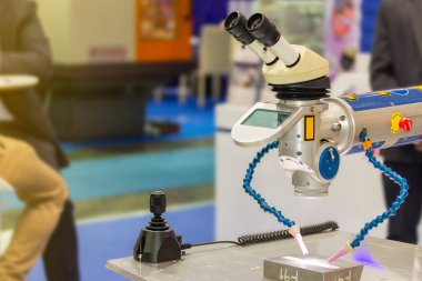 yüksek teknoloji ve hassas lazer kaynak makinesi kalıp ve ölüm veya başka bir ürün parçası modifiye veya onarım