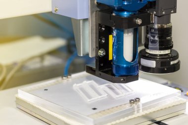 Endüstriyel hizalama için yüksek teknolojiyi ve video ölçümlemenin doğruluğunu nozül ve iğne otomatik tutkal dağıtıcı 3d hizalama makinesiyle kapat