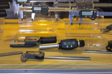 Yüksek doğruluk ve modern dijital ölçüm cihazları iç çapı kontrol etmek için ve endüstriyel ölçüm için birçok çeşit boyut ölçüm ekipmanı