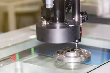 endüstriyel çalışmalarda kalite kontrolü için yüksek teknoloji ve görüş ölçüm sisteminin doğruluğu