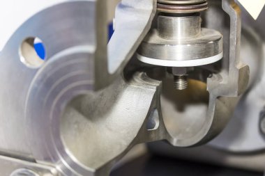 Endüstriyel kapakçığın çapraz kesitinin detaylarını kapat